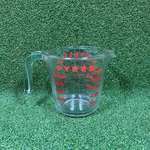 Pyrex 2 Cup Measuring Cup with Classic Red Lettering